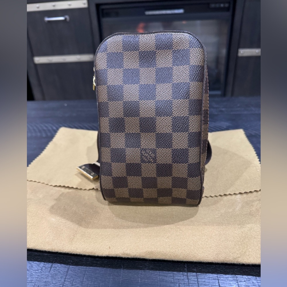 💯Louis Vuitton limited edition Geronimo Sling Bag💯